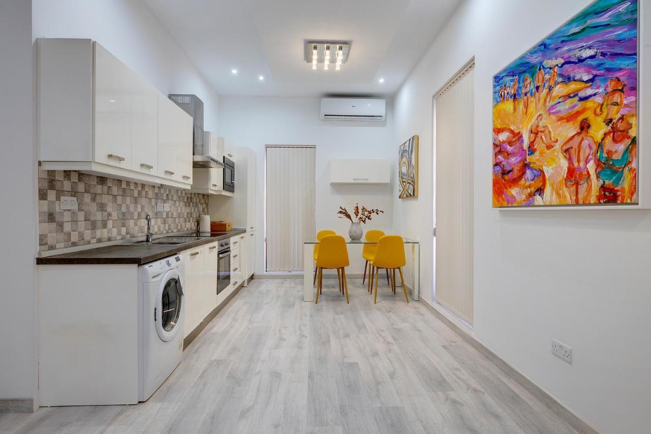 Picturesque Sliema Pad Steps From The Seafront Exterior foto