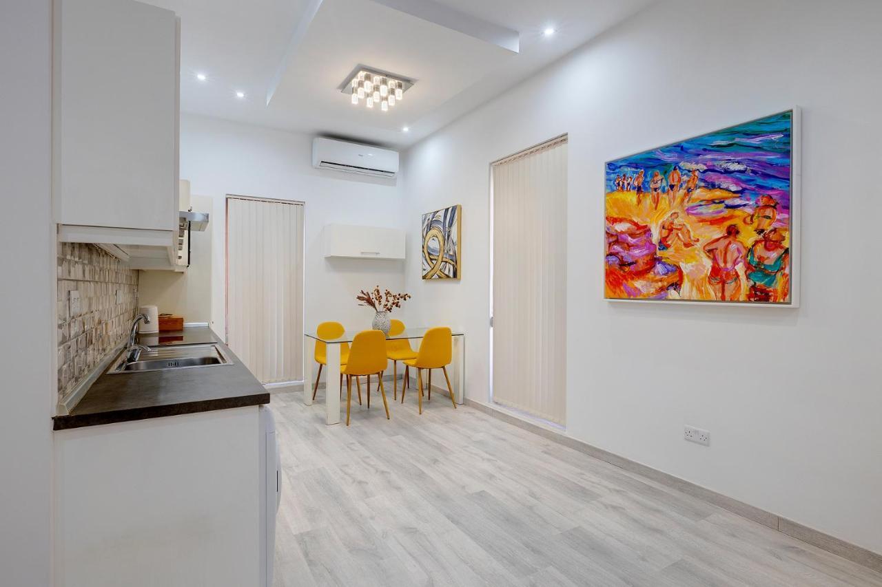 Picturesque Sliema Pad Steps From The Seafront Exterior foto