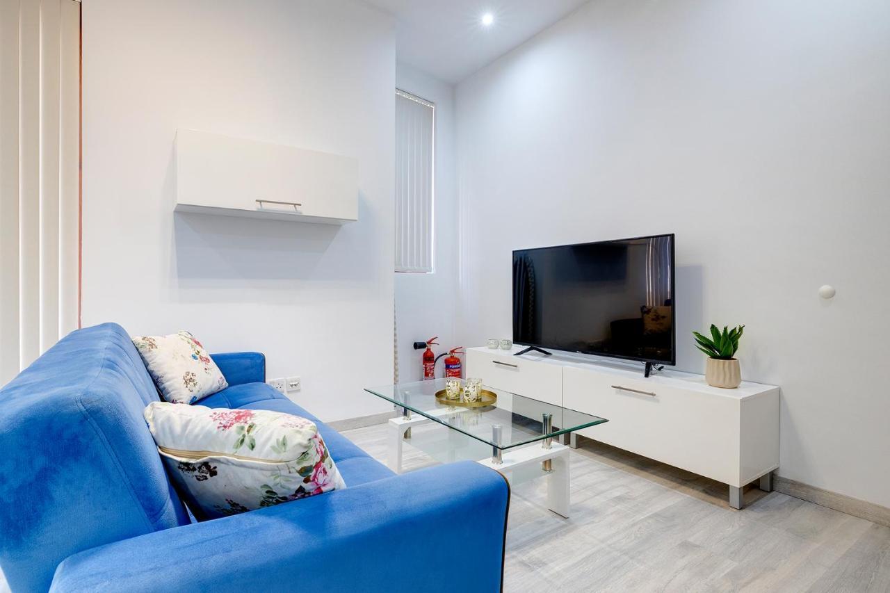 Picturesque Sliema Pad Steps From The Seafront Exterior foto