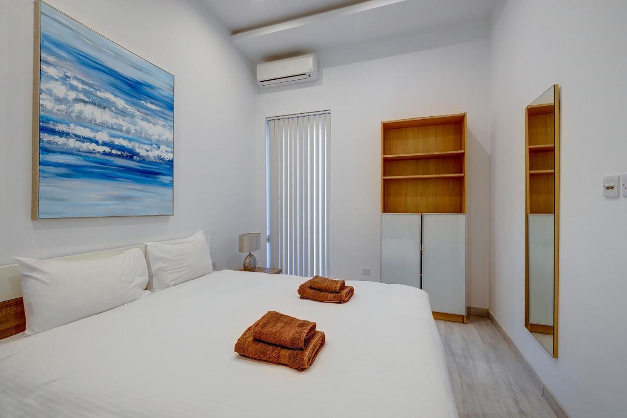 Picturesque Sliema Pad Steps From The Seafront Exterior foto