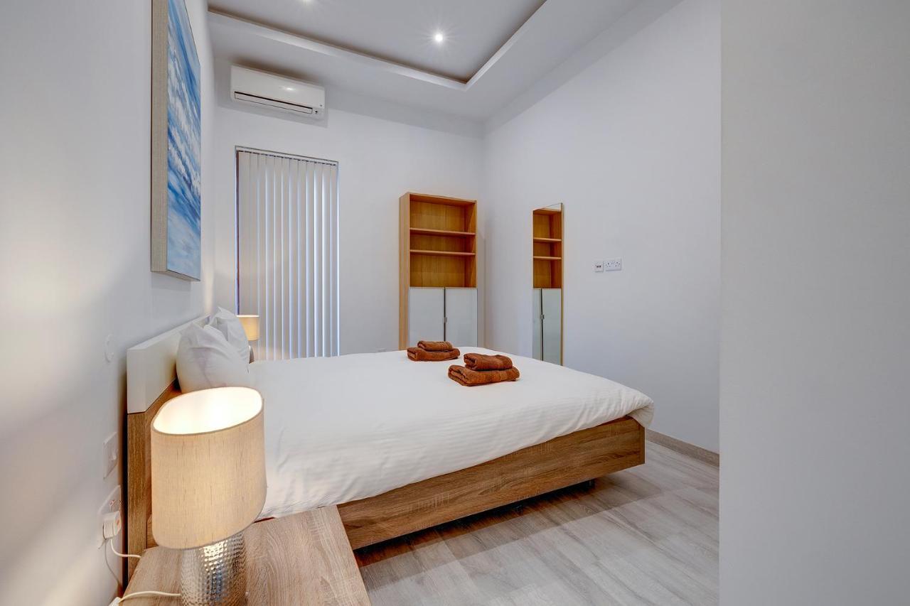 Picturesque Sliema Pad Steps From The Seafront Exterior foto
