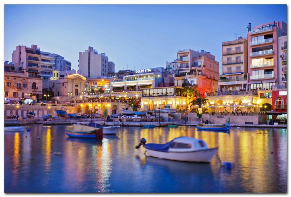 Picturesque Sliema Pad Steps From The Seafront Exterior foto